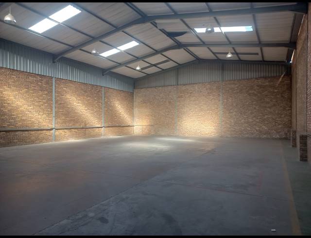425M² WAREHOUSE TO LET IN POMONA